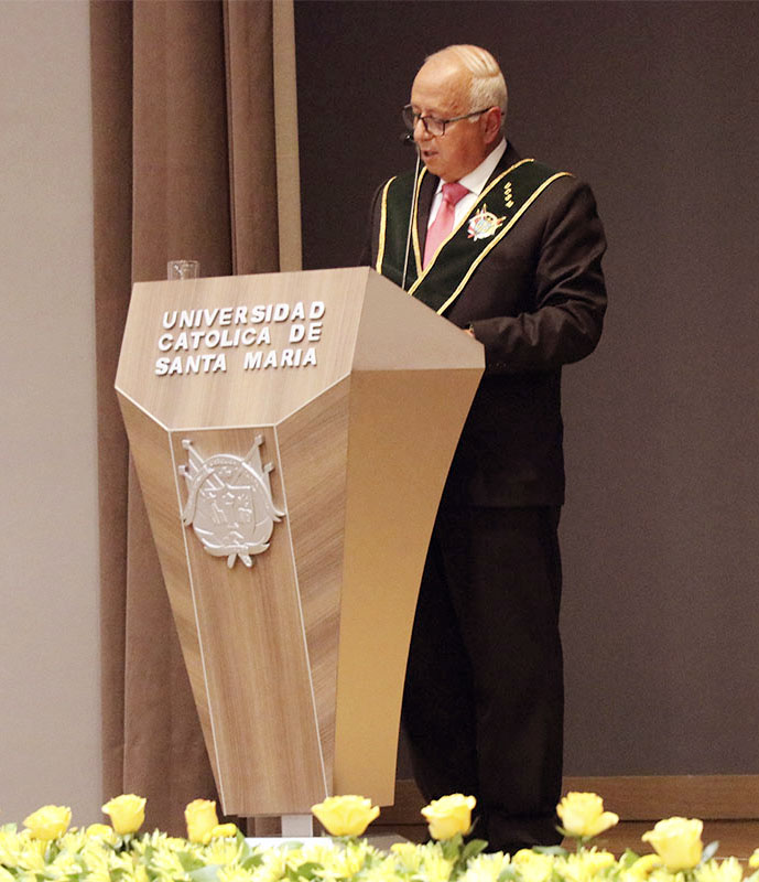 Dr. Alberto Briceño Ortega (Rector de la UCSM)