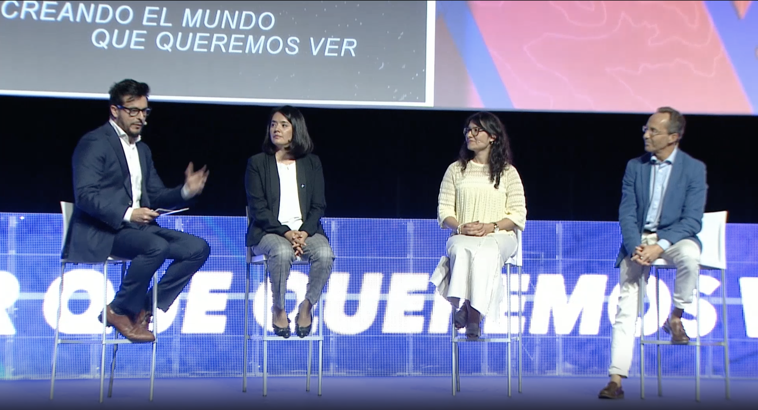 El Dr Ignacio de los Ríos junto a Claudia Zuloaga y Priscila Nole de la CBA de GESPLAN