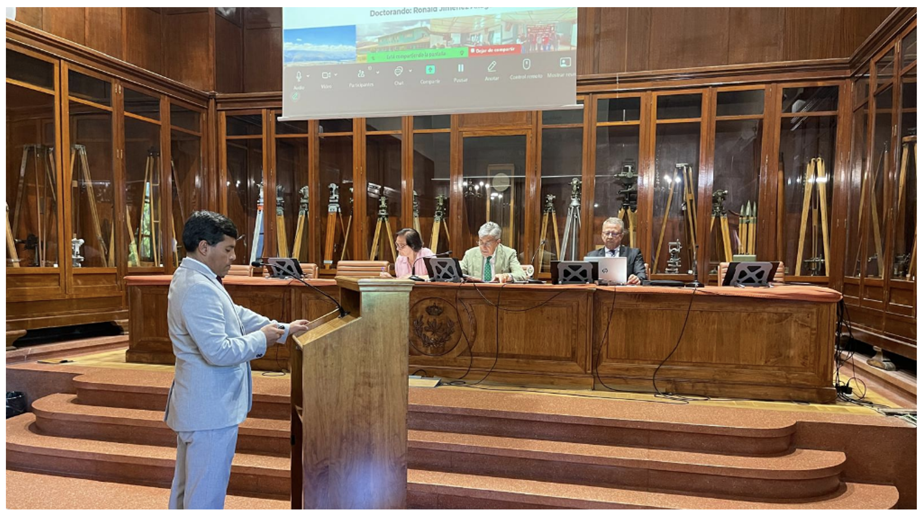Ronald Jiménez en un momento de su defensa ante los miembros del Tribunal Ronald Jiménez en un momento de su defensa ante los miembros del Tribunal